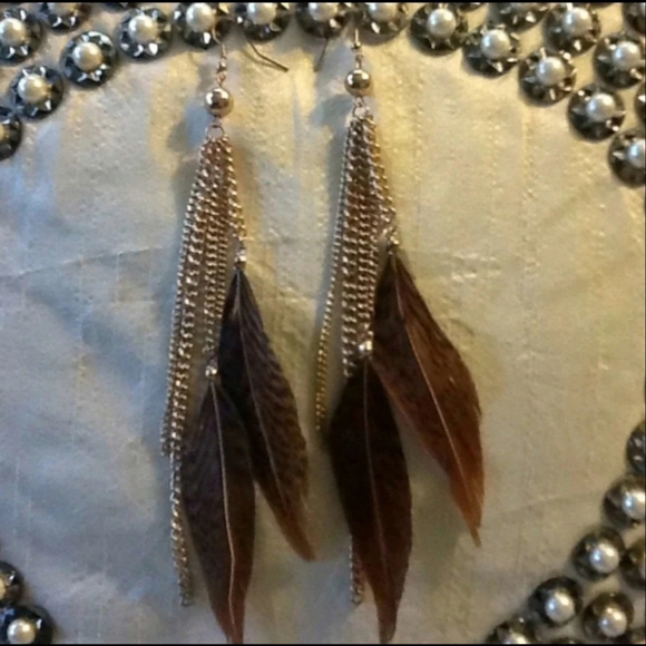 Aldo Faux Gold Feathered Boho Stlye Earrings - Picture 4 of 4